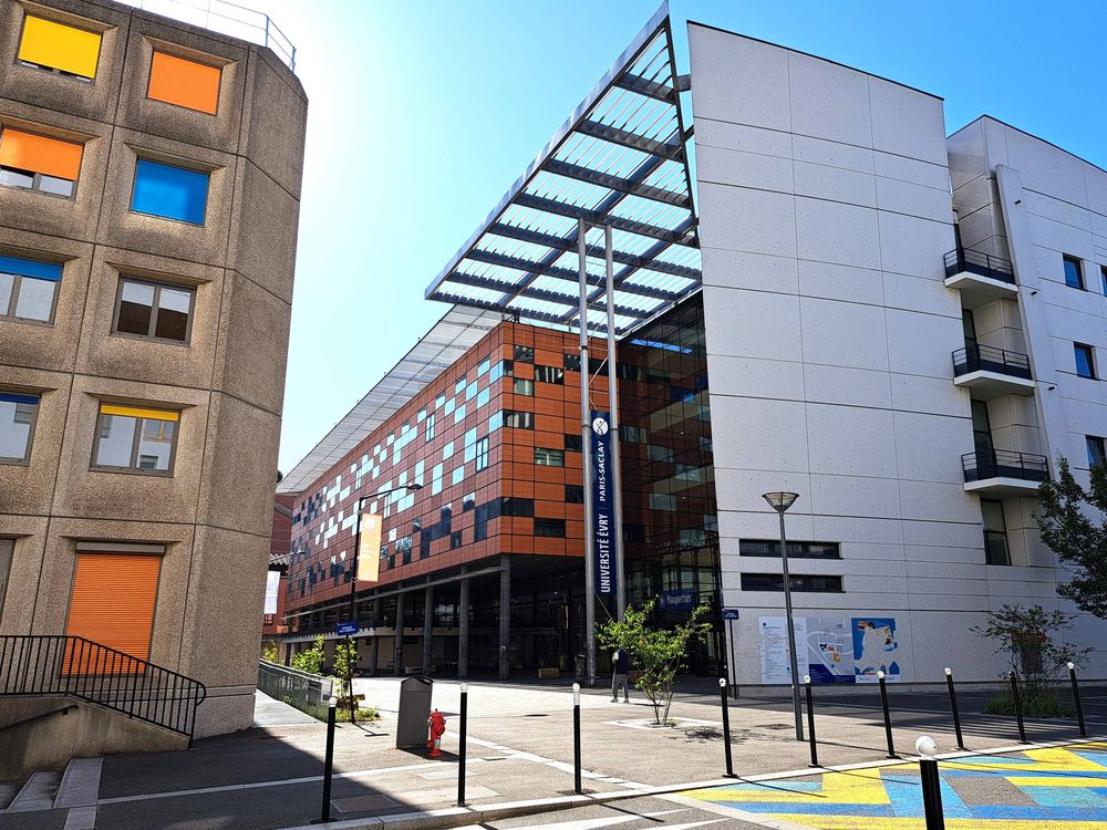 Une vue extérieure du Bâtiment Maupertuis.