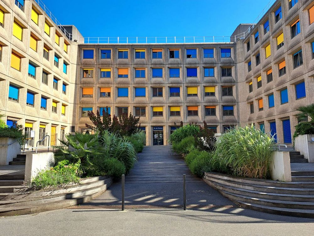 L'extérieur du bâtiment Ile-de-France.