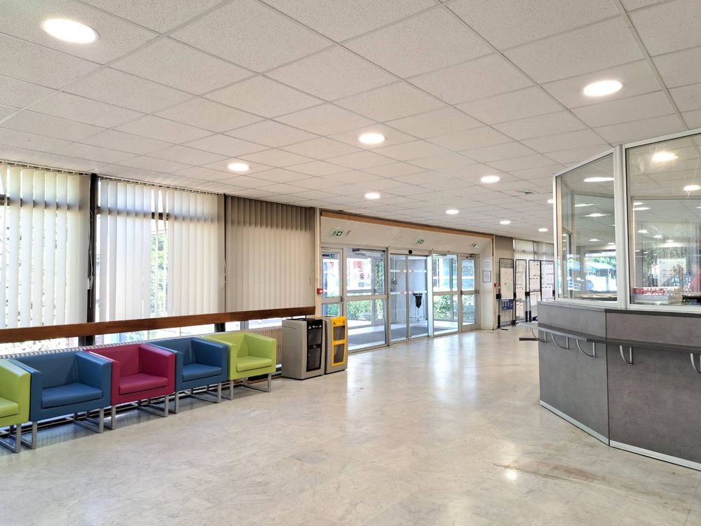 Le hall du Bâtiment Facteur Cheval.