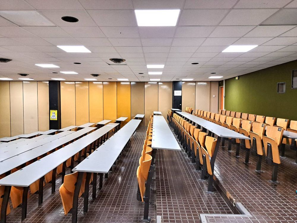 L'intérieur de l'amphi du bâtiment Facteur cheval.