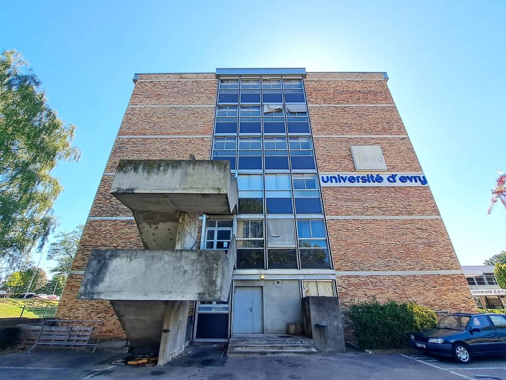 L'extérieur du bâtiment Facteur Cheval.