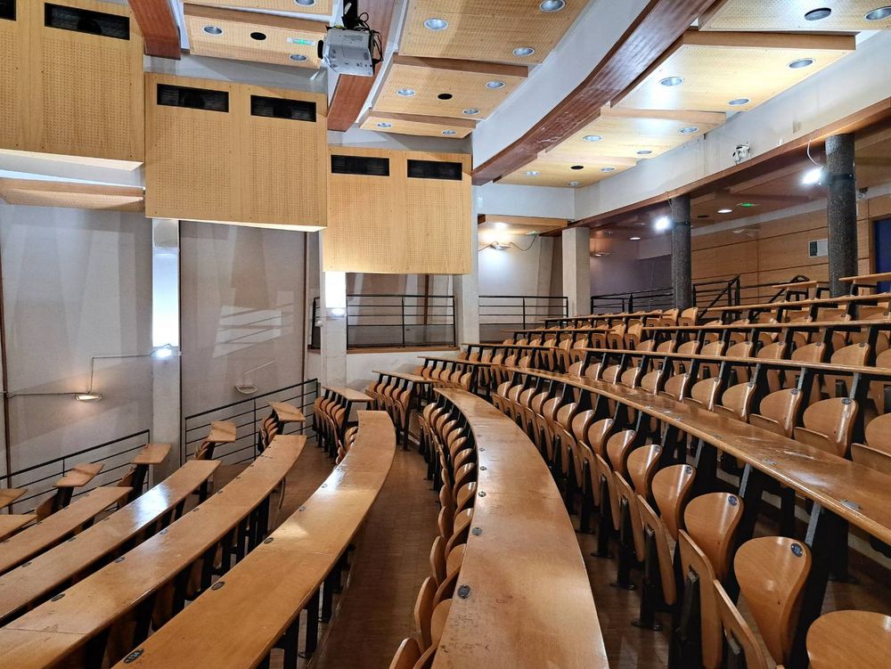 L'intérieur du Grand Amphi du bâtiment Maupertuis.