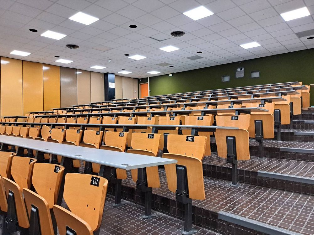 L'intérieur de l'amphi du bâtiment Facteur cheval.