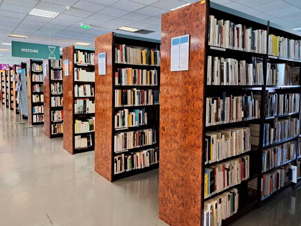 L'intérieur de la Bibliothèque Universitaire.