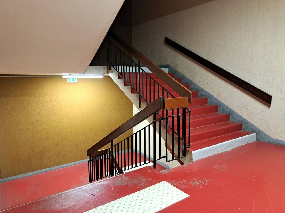 Les escaliers du bâtiment Facteur Cheval.