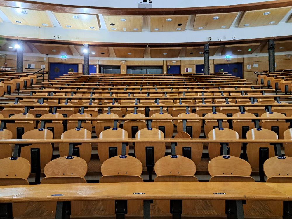 L'intérieur du Grand Amphi du bâtiment Maupertuis.