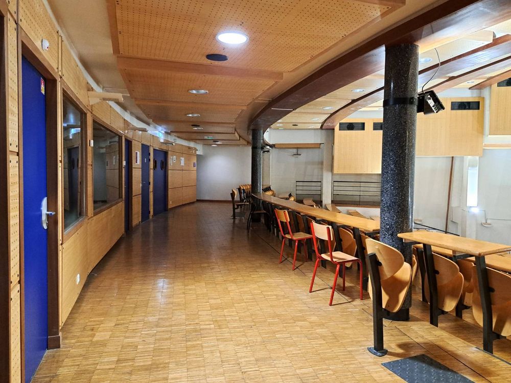L'intérieur du Grand Amphi du bâtiment Maupertuis.