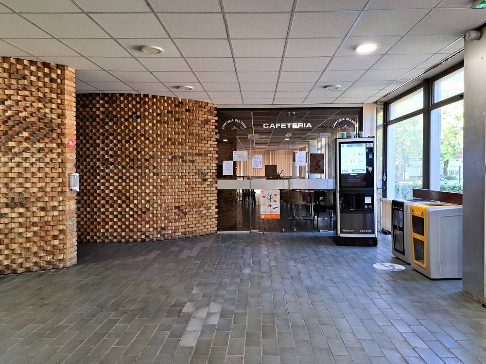 Le hall du Bâtiment Facteur Cheval.