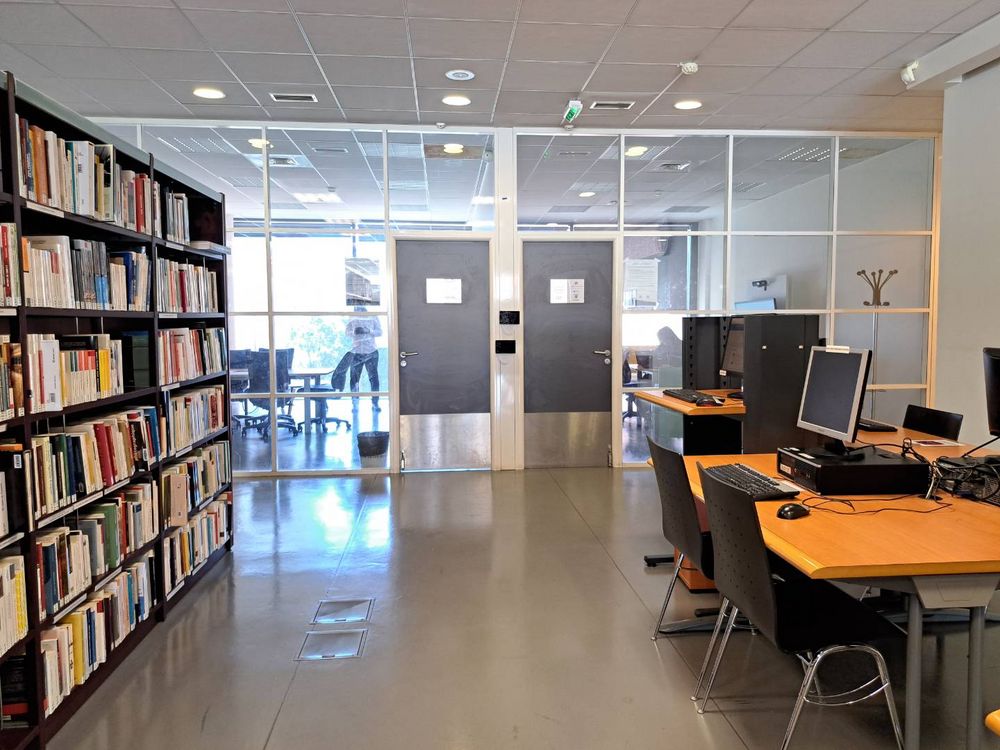 L'intérieur de la Bibliothèque Universitaire.