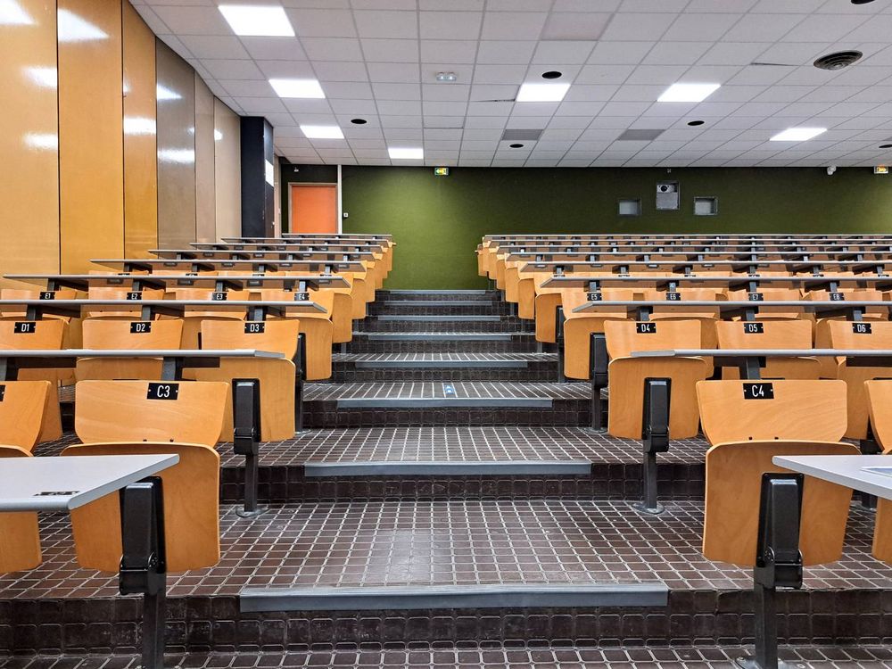 L'intérieur de l'amphi du bâtiment Facteur cheval.