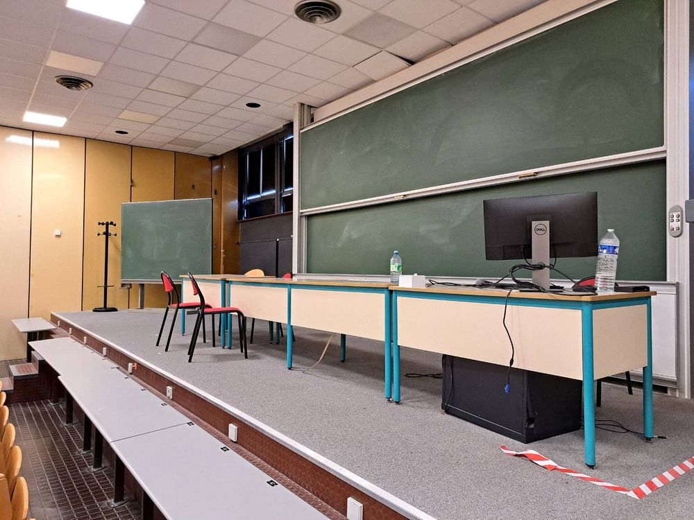 L'intérieur de l'amphi du bâtiment Facteur cheval.