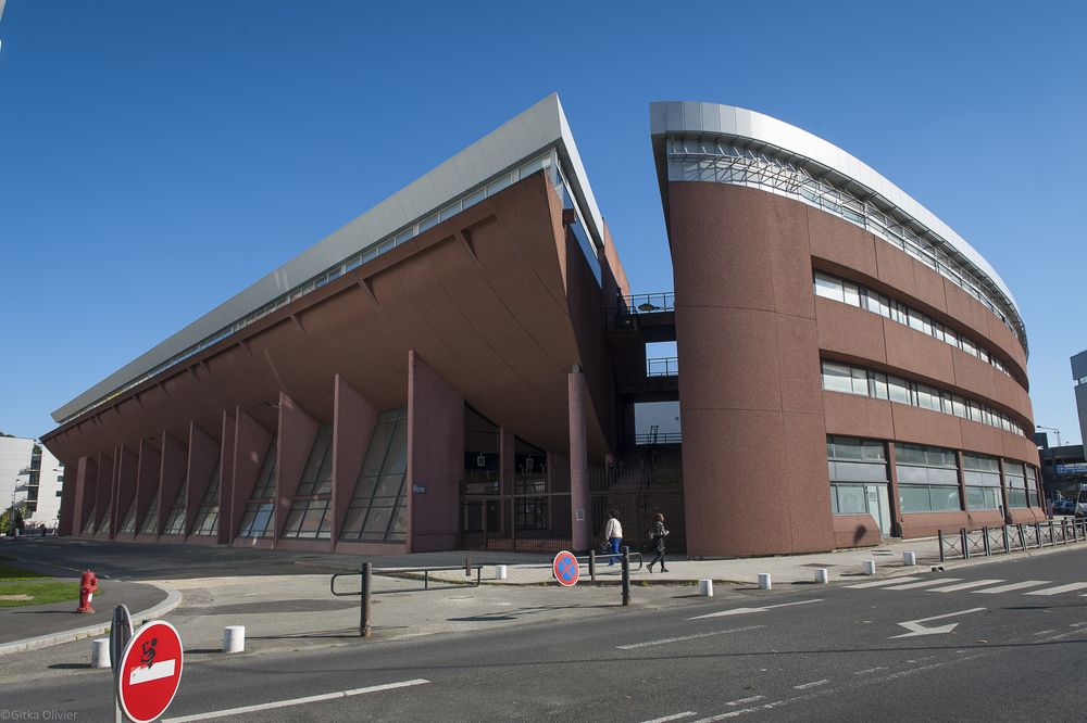 Le bâtiment Premiers Cycles de l'Université Évry Paris-Saclay