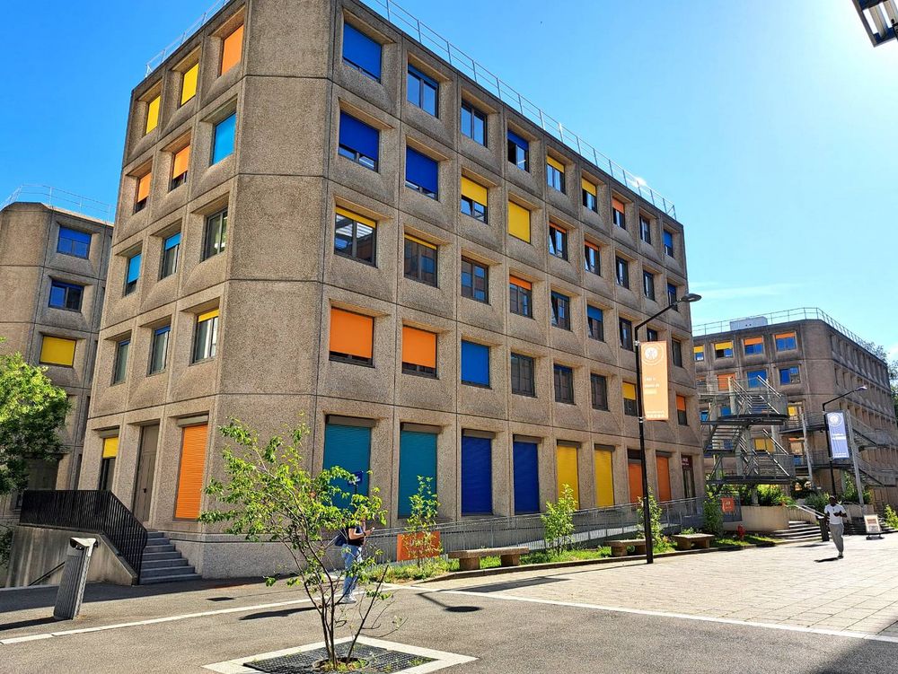 L'extérieur du Bâtiment Ile-de-France.