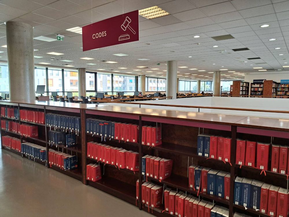 L'intérieur de la Bibliothèque Universitaire.