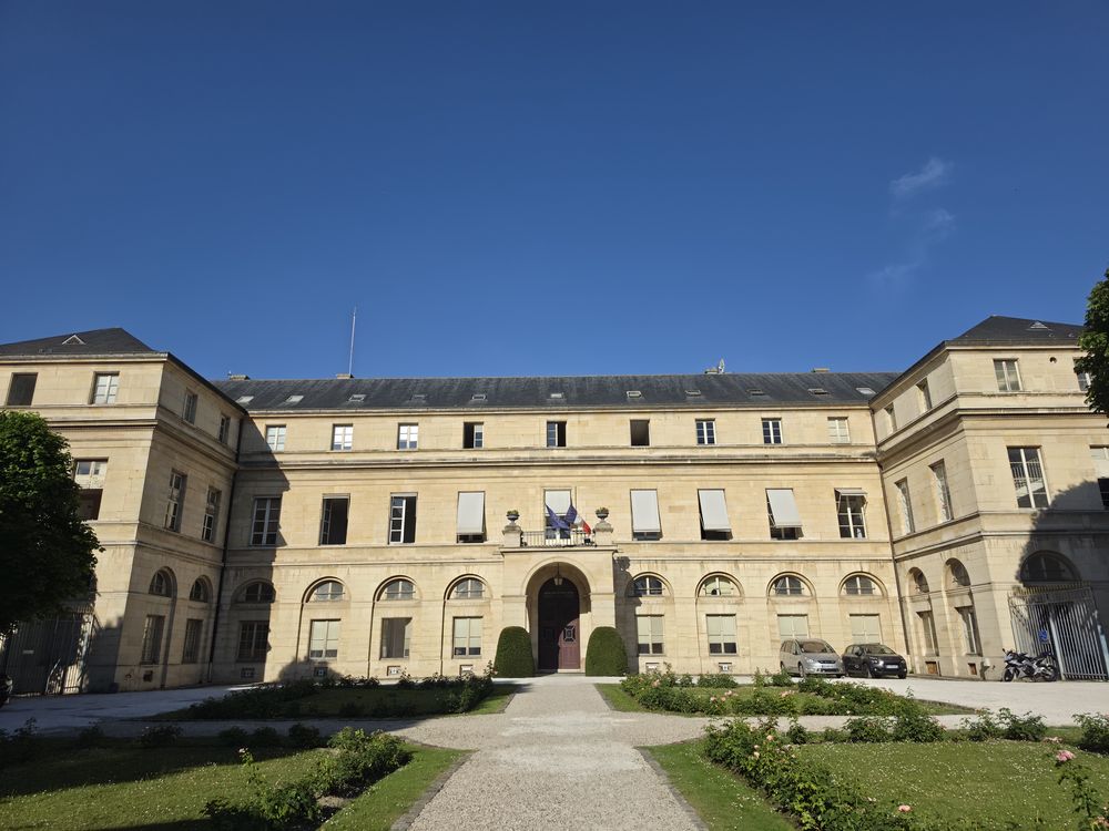 Réception du ministre de l'Enseignement supérieur et de la Recherche, Philippe Baptiste au Pavillon Boncourt, en hommage à Marc Bloch. 
