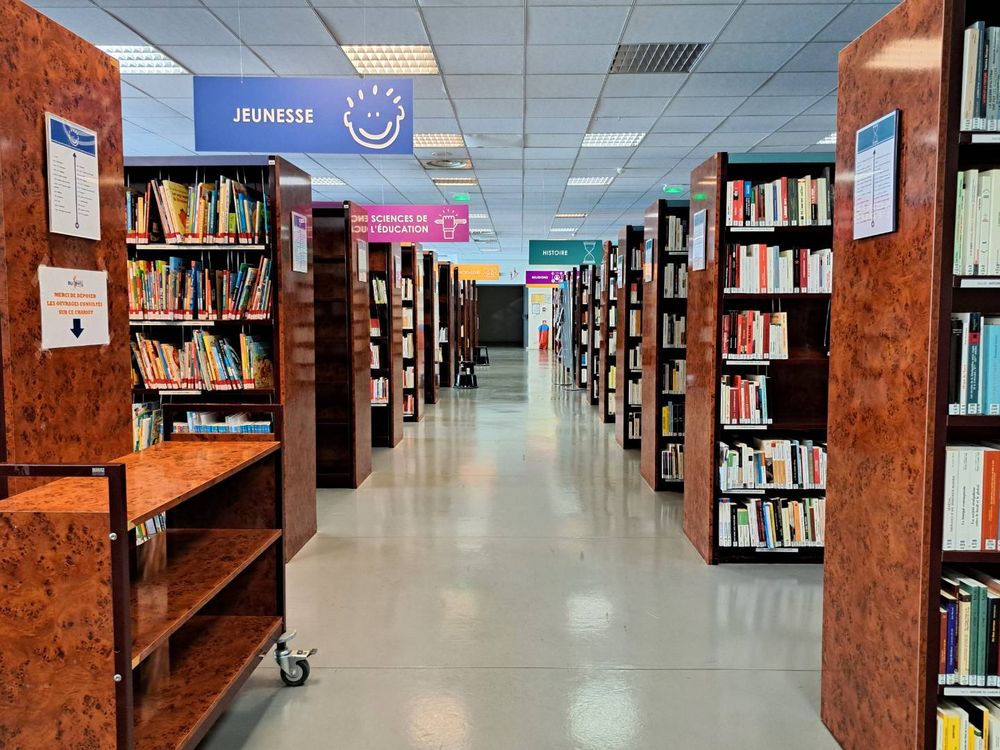 L'intérieur de la Bibliothèque Universitaire.