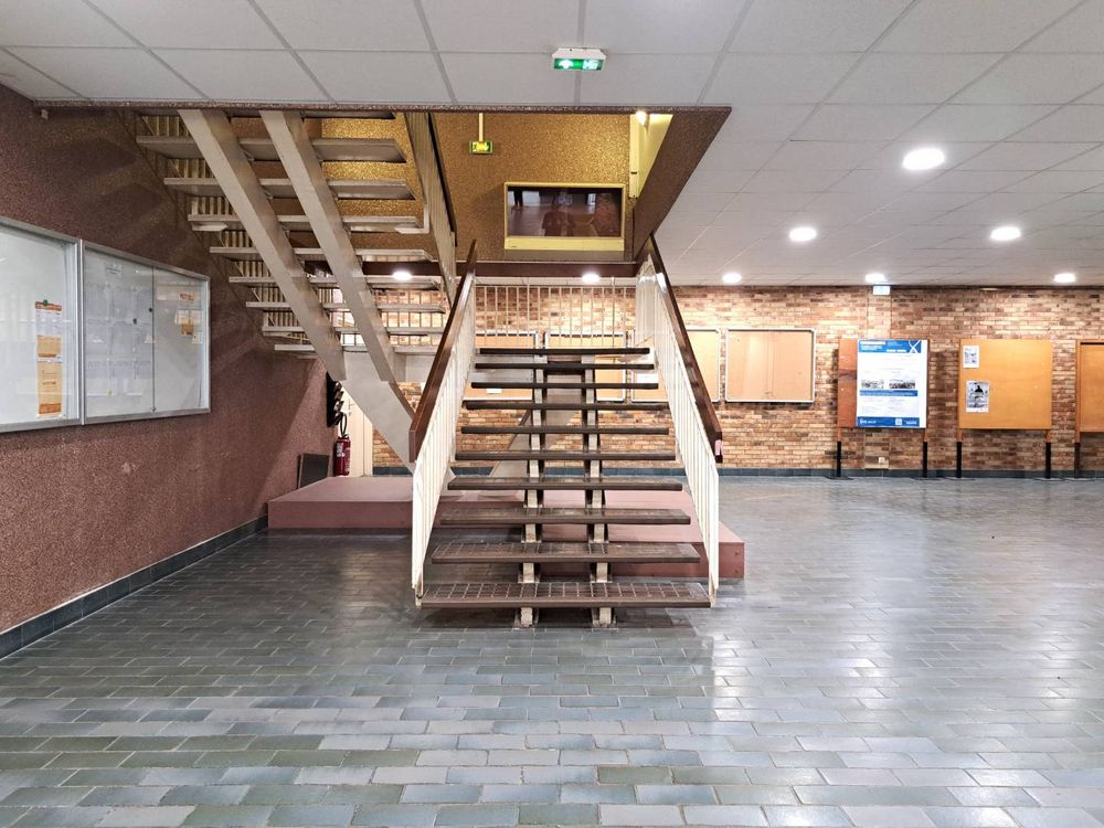 Le hall du Bâtiment Facteur Cheval.