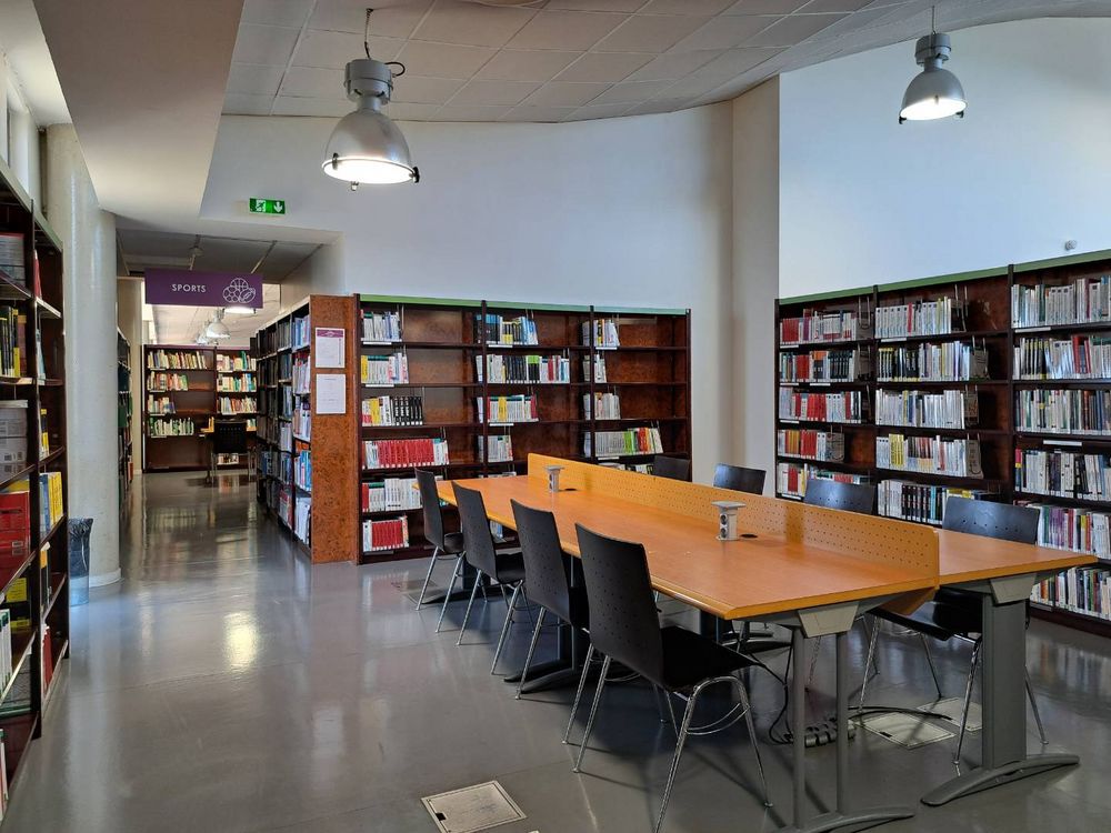 L'intérieur de la Bibliothèque Universitaire.