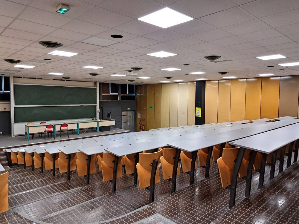 L'intérieur de l'amphi du bâtiment Facteur cheval.